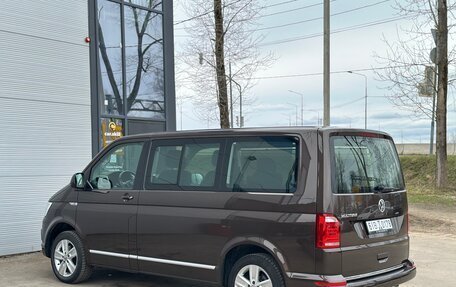 Volkswagen Multivan T6 рестайлинг, 2018 год, 3 950 000 рублей, 6 фотография