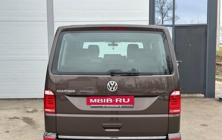 Volkswagen Multivan T6 рестайлинг, 2018 год, 3 950 000 рублей, 5 фотография