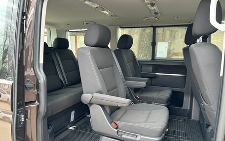 Volkswagen Multivan T6 рестайлинг, 2018 год, 3 950 000 рублей, 13 фотография