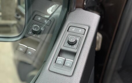 Volkswagen Multivan T6 рестайлинг, 2018 год, 3 950 000 рублей, 15 фотография