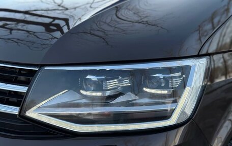 Volkswagen Multivan T6 рестайлинг, 2018 год, 3 950 000 рублей, 21 фотография