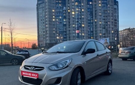 Hyundai Solaris II рестайлинг, 2013 год, 750 000 рублей, 2 фотография
