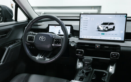 Toyota RAV4, 2025 год, 4 500 000 рублей, 21 фотография