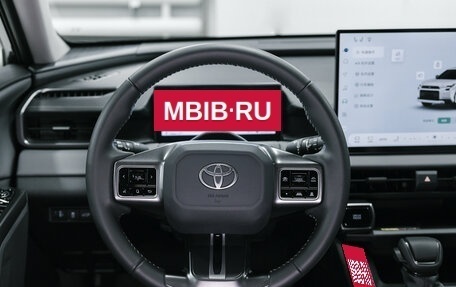 Toyota RAV4, 2025 год, 4 500 000 рублей, 24 фотография