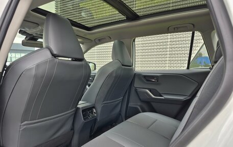 Toyota RAV4, 2025 год, 4 390 000 рублей, 30 фотография