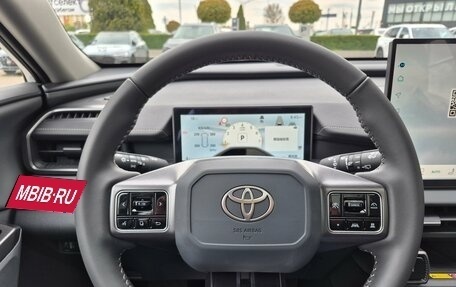Toyota RAV4, 2025 год, 4 390 000 рублей, 24 фотография