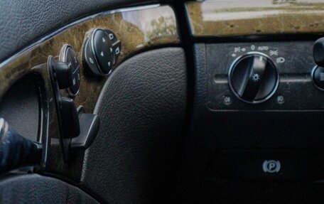 Mercedes-Benz E-Класс, 2004 год, 900 000 рублей, 8 фотография