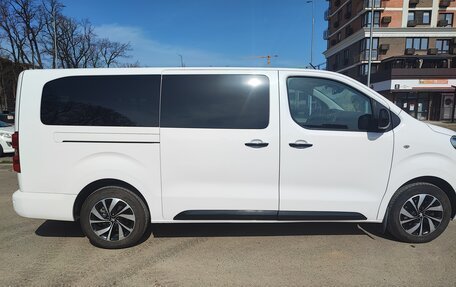 Peugeot Traveller I, 2018 год, 2 700 000 рублей, 3 фотография