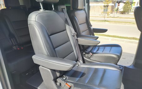 Peugeot Traveller I, 2018 год, 2 700 000 рублей, 8 фотография