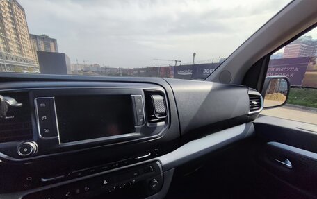 Peugeot Traveller I, 2018 год, 2 700 000 рублей, 21 фотография