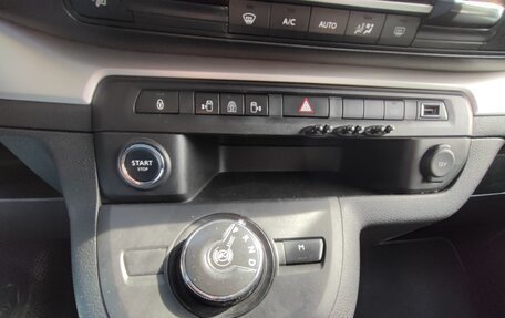 Peugeot Traveller I, 2018 год, 2 700 000 рублей, 24 фотография