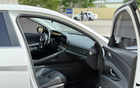 Hyundai Elantra, 2023 год, 1 820 000 рублей, 6 фотография