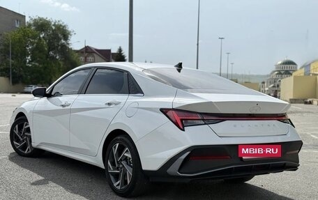 Hyundai Elantra, 2023 год, 1 820 000 рублей, 5 фотография