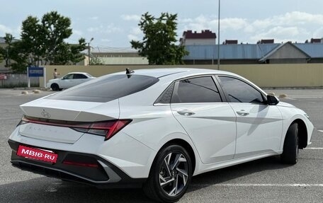 Hyundai Elantra, 2023 год, 1 820 000 рублей, 3 фотография