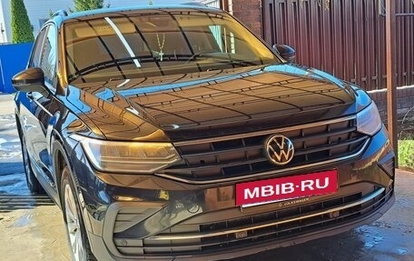 Volkswagen Tiguan II, 2021 год, 2 550 000 рублей, 2 фотография