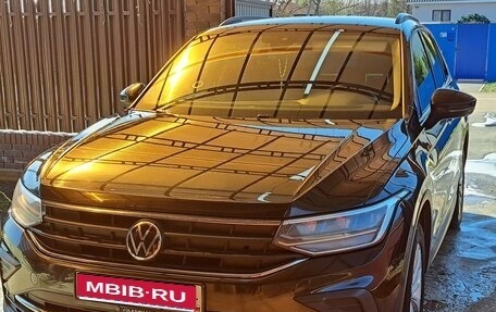Volkswagen Tiguan II, 2021 год, 2 550 000 рублей, 1 фотография