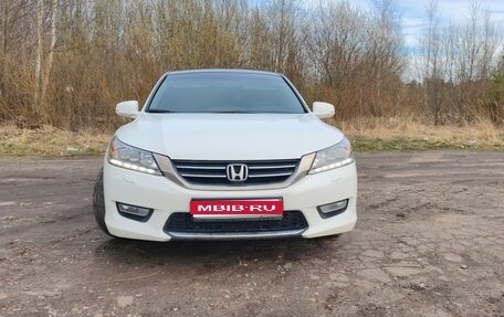 Honda Accord IX рестайлинг, 2013 год, 1 800 000 рублей, 1 фотография