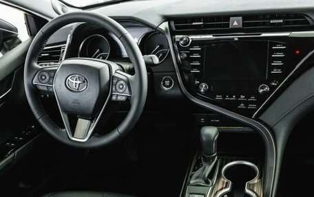 Toyota Camry, 2021 год, 3 550 000 рублей, 6 фотография