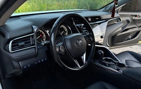 Toyota Camry, 2021 год, 3 550 000 рублей, 5 фотография