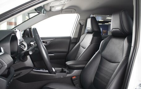 Toyota RAV4, 2021 год, 3 520 000 рублей, 9 фотография