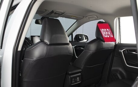 Toyota RAV4, 2021 год, 3 520 000 рублей, 10 фотография