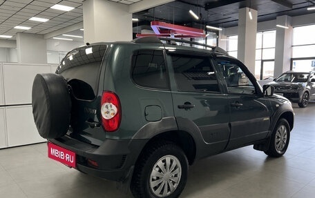 Chevrolet Niva I рестайлинг, 2017 год, 740 000 рублей, 5 фотография