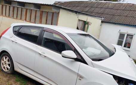 Hyundai Solaris II рестайлинг, 2012 год, 350 000 рублей, 4 фотография