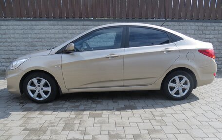 Hyundai Solaris II рестайлинг, 2013 год, 1 050 000 рублей, 2 фотография