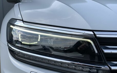 Volkswagen Tiguan II, 2018 год, 2 375 000 рублей, 3 фотография