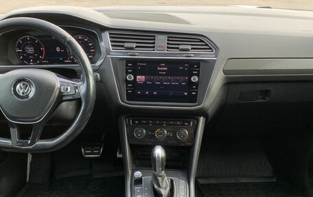 Volkswagen Tiguan II, 2018 год, 2 375 000 рублей, 15 фотография