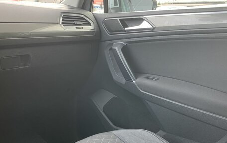 Volkswagen Tiguan II, 2018 год, 2 375 000 рублей, 20 фотография