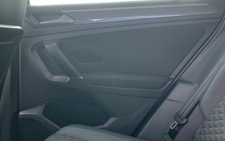 Volkswagen Tiguan II, 2018 год, 2 375 000 рублей, 28 фотография