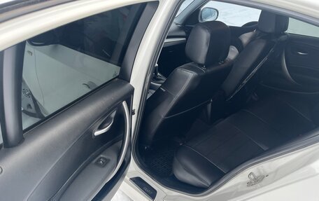 BMW 1 серия, 2010 год, 900 000 рублей, 18 фотография