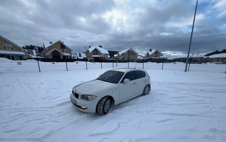 BMW 1 серия, 2010 год, 900 000 рублей, 21 фотография
