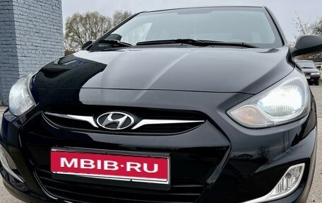 Hyundai Solaris II рестайлинг, 2011 год, 880 000 рублей, 2 фотография