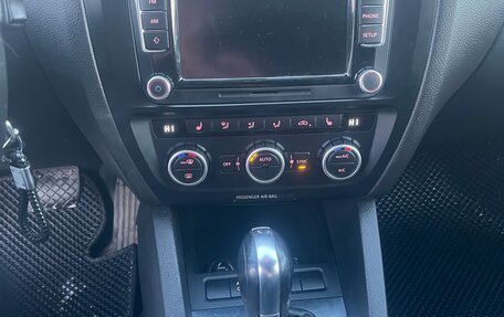 Volkswagen Jetta VI, 2012 год, 850 000 рублей, 11 фотография