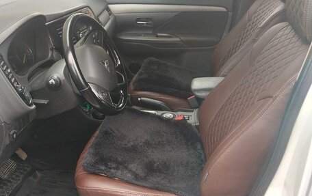 Mitsubishi Outlander III рестайлинг 3, 2015 год, 1 750 000 рублей, 7 фотография