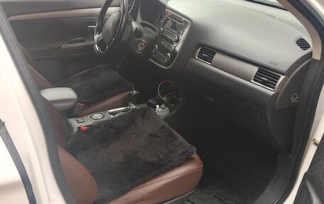 Mitsubishi Outlander III рестайлинг 3, 2015 год, 1 750 000 рублей, 8 фотография