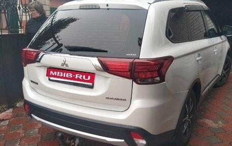 Mitsubishi Outlander III рестайлинг 3, 2015 год, 1 750 000 рублей, 4 фотография