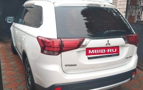 Mitsubishi Outlander III рестайлинг 3, 2015 год, 1 750 000 рублей, 5 фотография