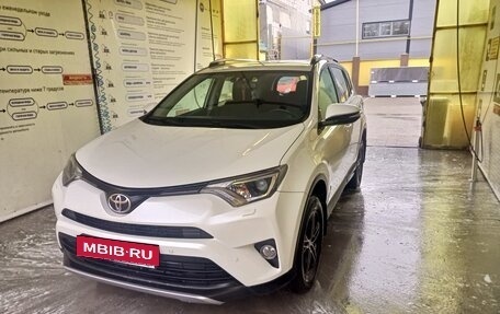 Toyota RAV4, 2016 год, 2 300 000 рублей, 3 фотография