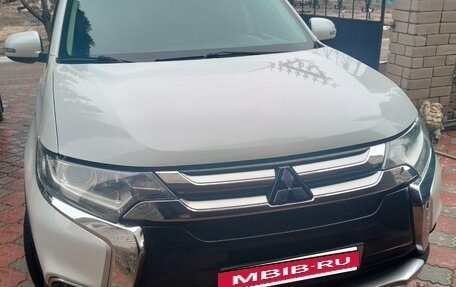 Mitsubishi Outlander III рестайлинг 3, 2015 год, 1 750 000 рублей, 2 фотография