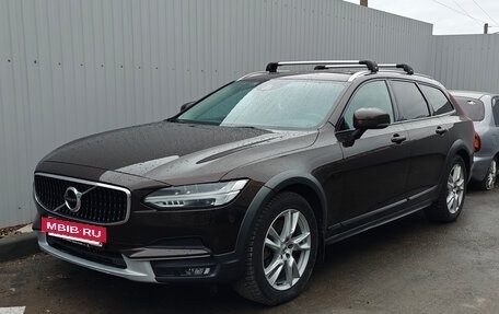 Volvo V90 Cross Country I рестайлинг, 2017 год, 2 430 000 рублей, 2 фотография