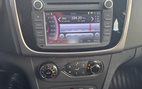 Renault Sandero II рестайлинг, 2015 год, 1 000 000 рублей, 4 фотография