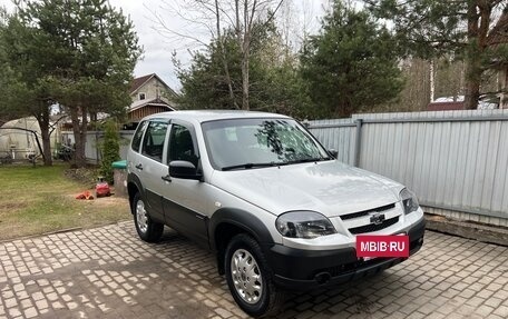 Chevrolet Niva I рестайлинг, 2018 год, 615 000 рублей, 3 фотография