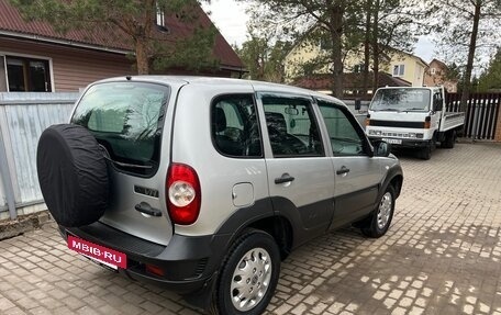 Chevrolet Niva I рестайлинг, 2018 год, 615 000 рублей, 6 фотография