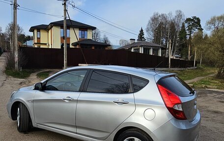 Hyundai Solaris II рестайлинг, 2012 год, 820 000 рублей, 3 фотография