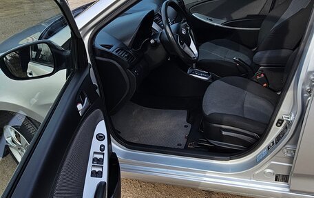 Hyundai Solaris II рестайлинг, 2012 год, 820 000 рублей, 13 фотография