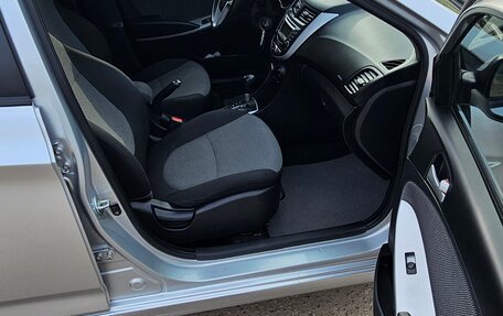 Hyundai Solaris II рестайлинг, 2012 год, 820 000 рублей, 15 фотография