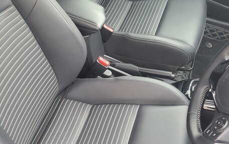 Toyota Corolla, 2018 год, 2 000 000 рублей, 21 фотография